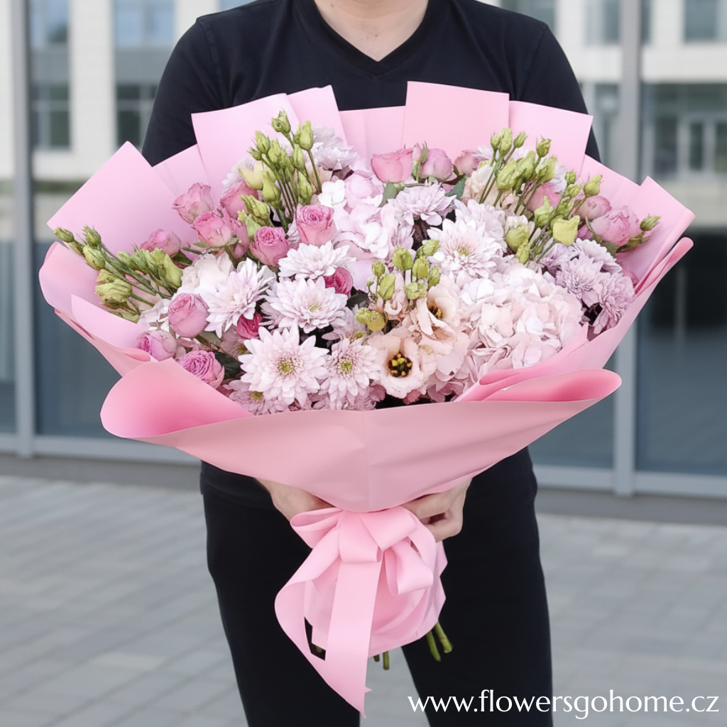 Pudrová romance kytice s hortenzií